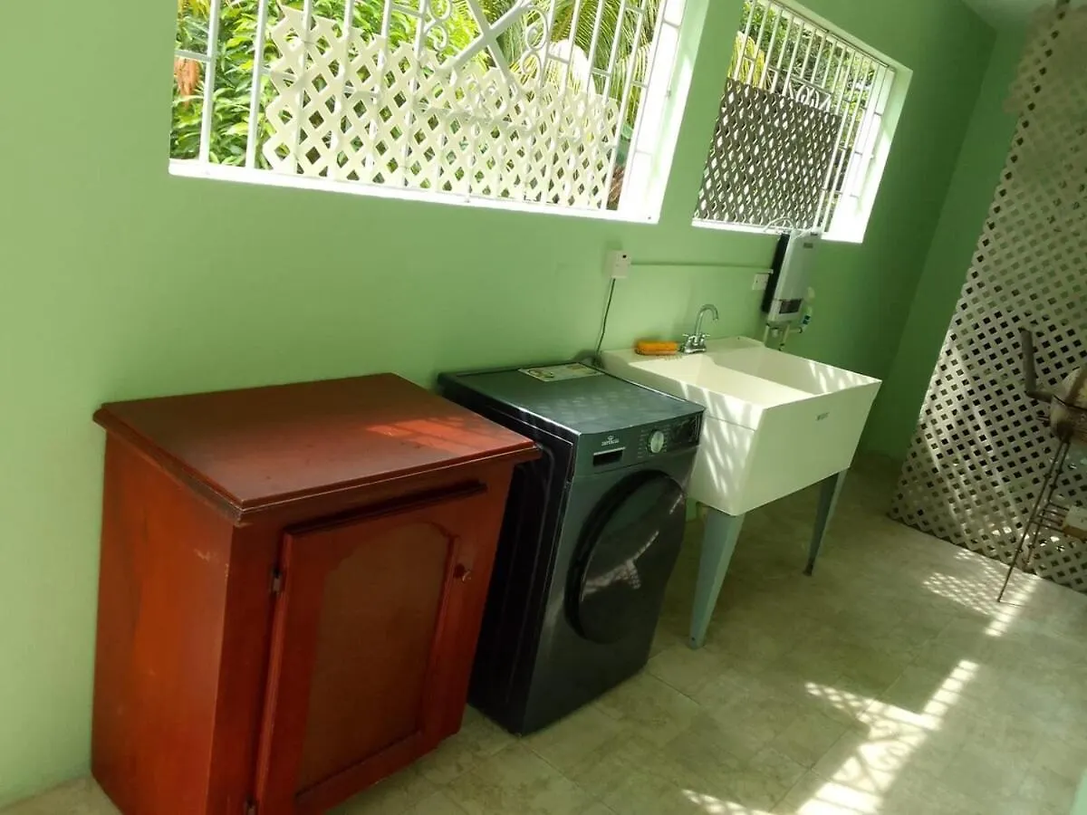 Villa Cozy Villa- 4 Bedroom St Ann Saint Ann's Bay